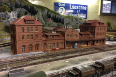 Le BV de la gare principale est en place. Avril 2015.