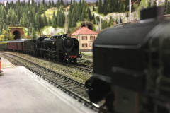 Une 141 E rencontre une Pacific 231 K à la gare principale