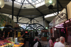 Marché couvert en plein Paris