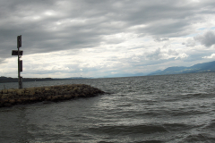 Nous arrivons au lac de Neuchâtel