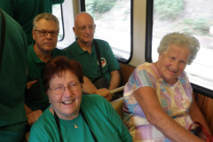 C'est la bonne ambiance dans le train suspendu