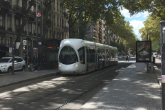 Mouais... Faut aimer ces trucs modernes. Tram de Lyon.