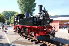 La 99 1594 accueille les visiteurs devant la halle-expo LGB