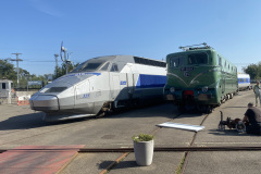 SNCF. TGV-A 325, 1989 & BB 9004, 1952. Le choc des générations !